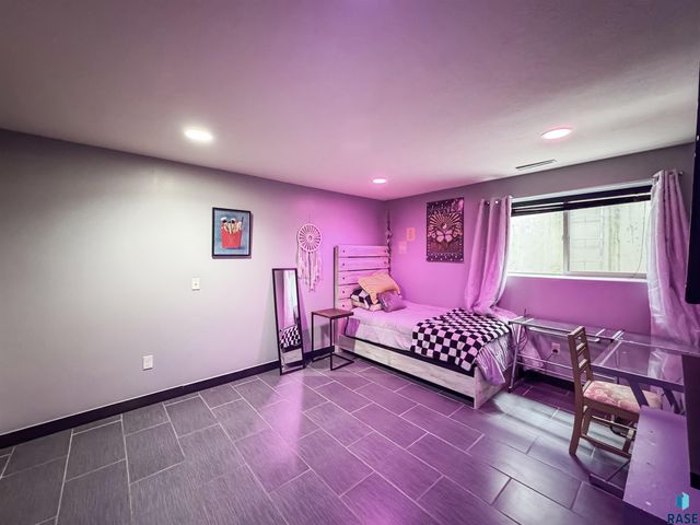 305 S Spring Pl, Brandon, SD 57005