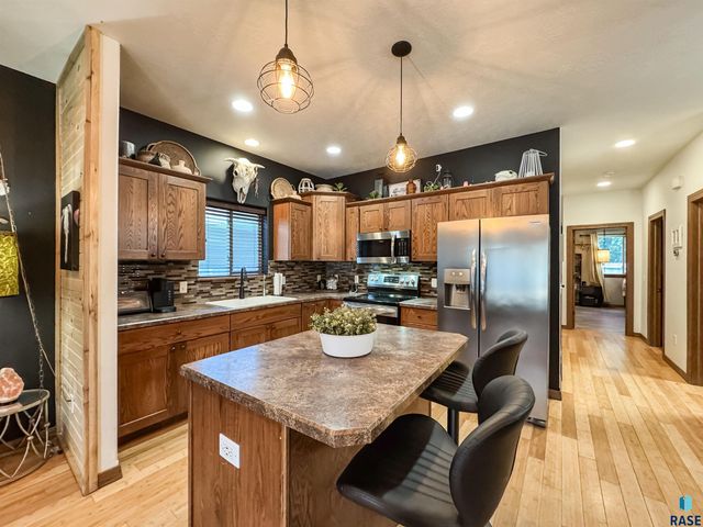 305 S Spring Pl, Brandon, SD 57005
