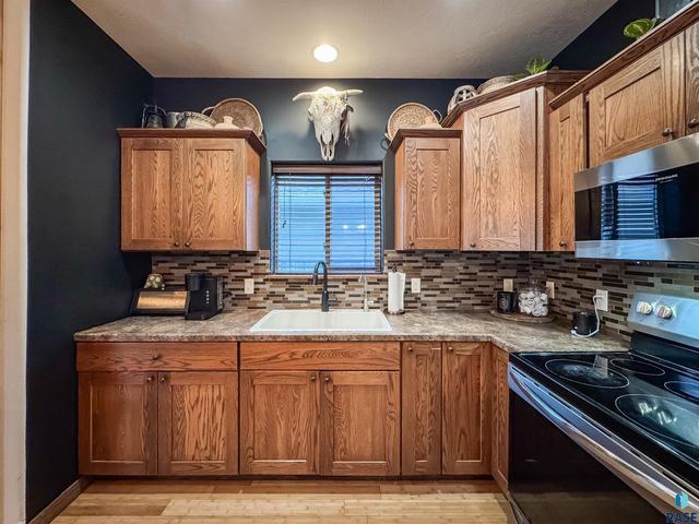 305 S Spring Pl, Brandon, SD 57005