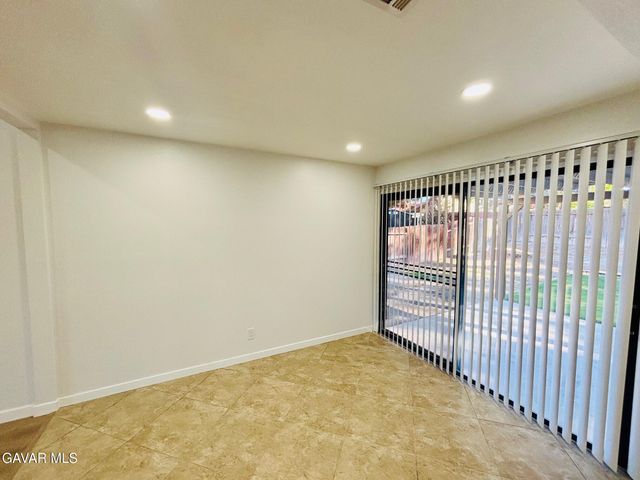 2730 W Ave K 4, Lancaster, CA 93536