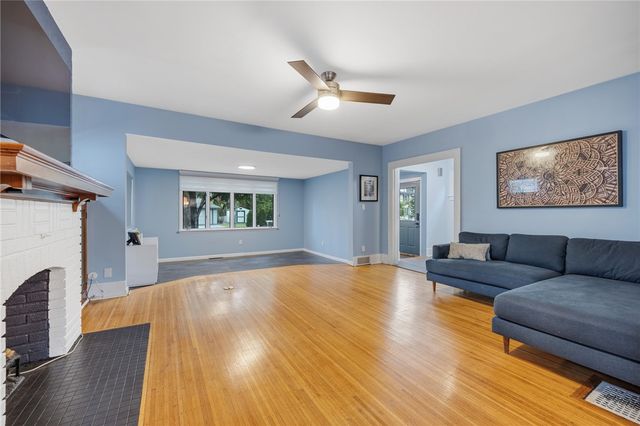 124 Parkside Cres, Irondequoit, NY 14617