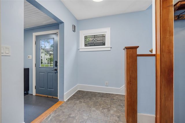 124 Parkside Cres, Irondequoit, NY 14617