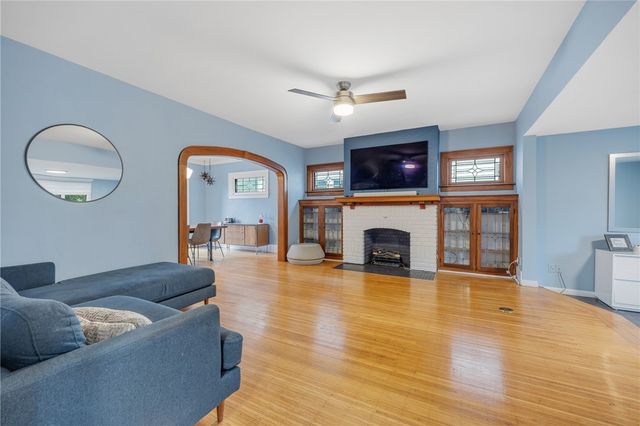 124 Parkside Cres, Irondequoit, NY 14617