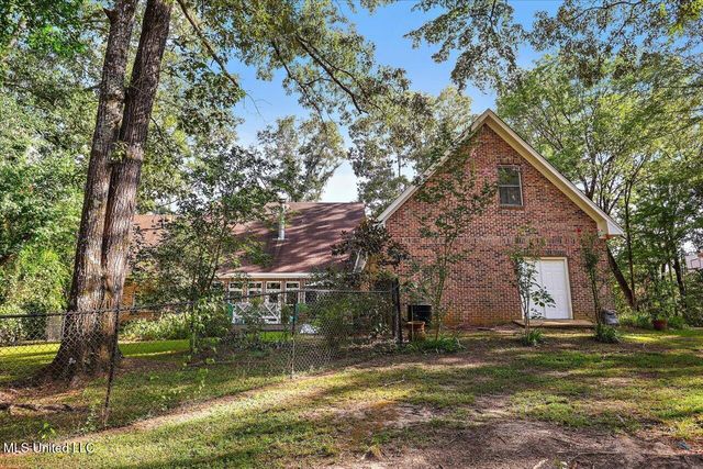 1700 Dunn Pease Road, Raymond, MS 39154