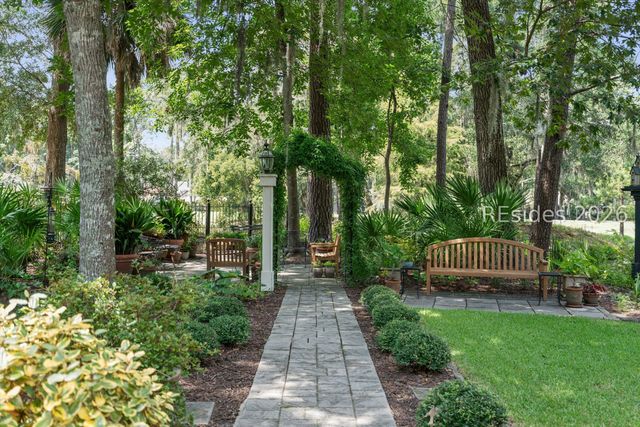 12 Shaftsbury Ln, Hilton Head Island, SC 29926
