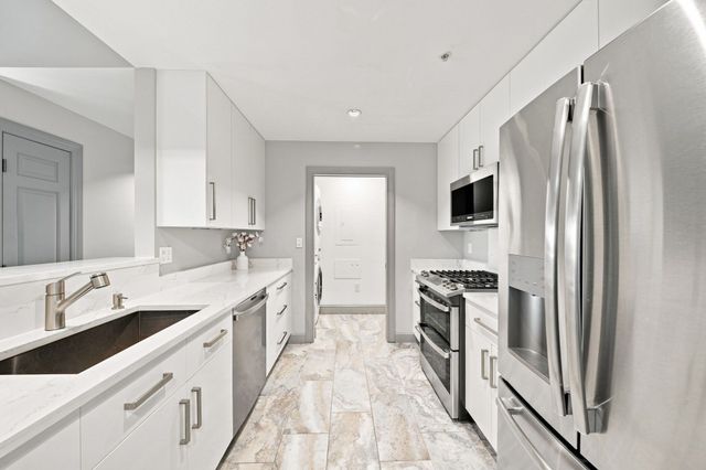 38 Village Rd 704, Middleton, MA 01949