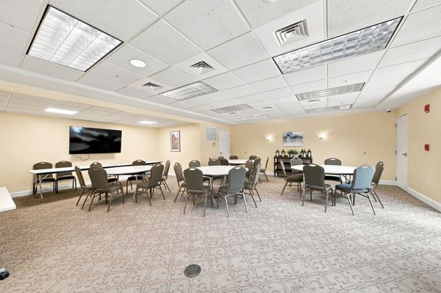 38 Village Rd 704, Middleton, MA 01949