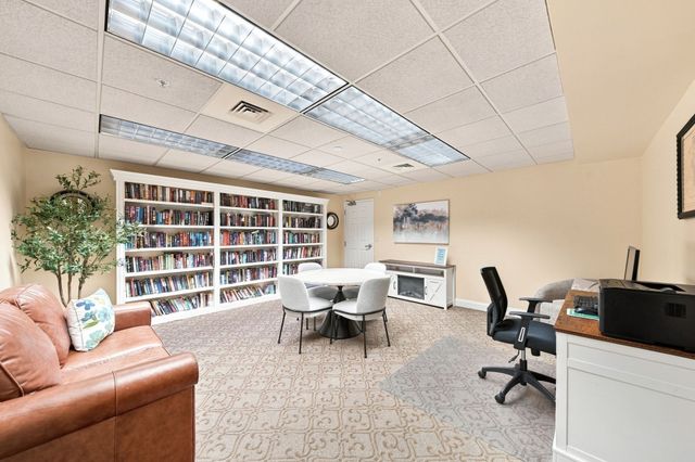 38 Village Rd 704, Middleton, MA 01949