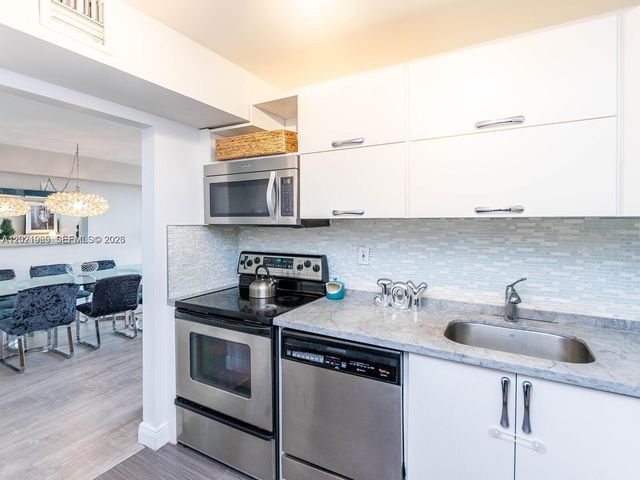 3701 N Country Club Dr 1002, Aventura, FL 33180