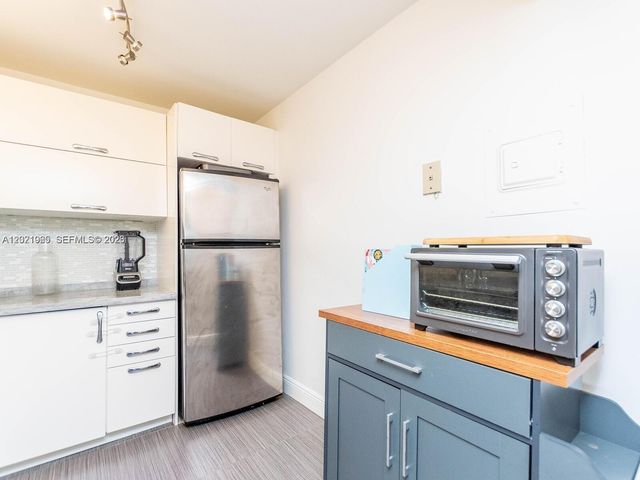 3701 N Country Club Dr 1002, Aventura, FL 33180