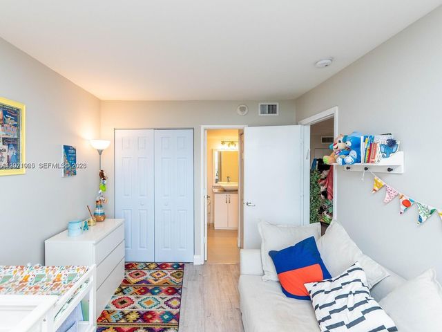 3701 N Country Club Dr 1002, Aventura, FL 33180