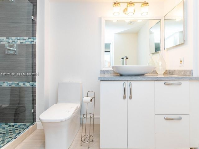 3701 N Country Club Dr 1002, Aventura, FL 33180