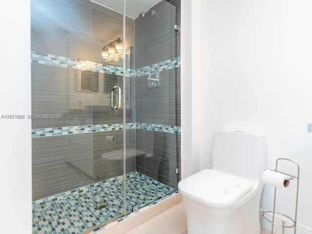3701 N Country Club Dr 1002, Aventura, FL 33180