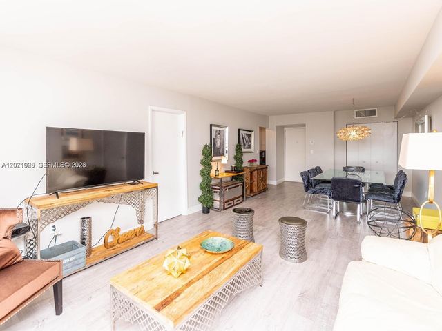 3701 N Country Club Dr 1002, Aventura, FL 33180