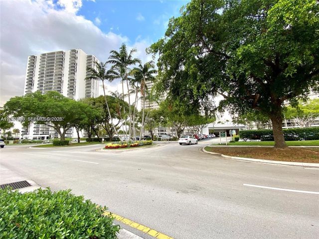 3701 N Country Club Dr 1002, Aventura, FL 33180