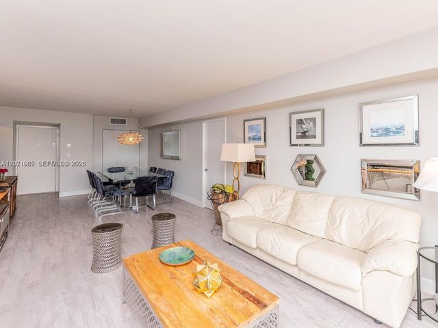 3701 N Country Club Dr 1002, Aventura, FL 33180