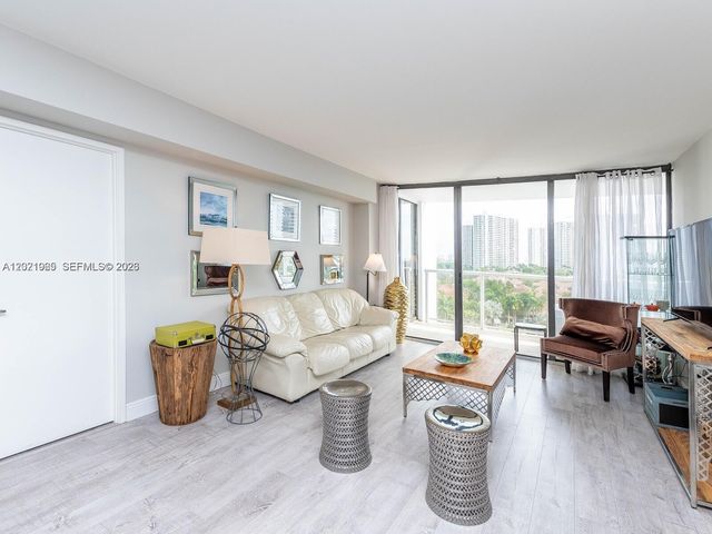 3701 N Country Club Dr 1002, Aventura, FL 33180