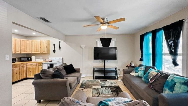 300 Cedar Bend, Crockett, TX 75835