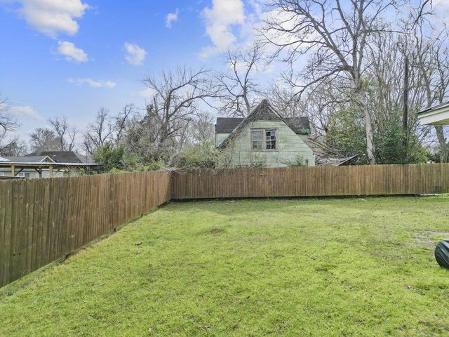 300 Cedar Bend, Crockett, TX 75835
