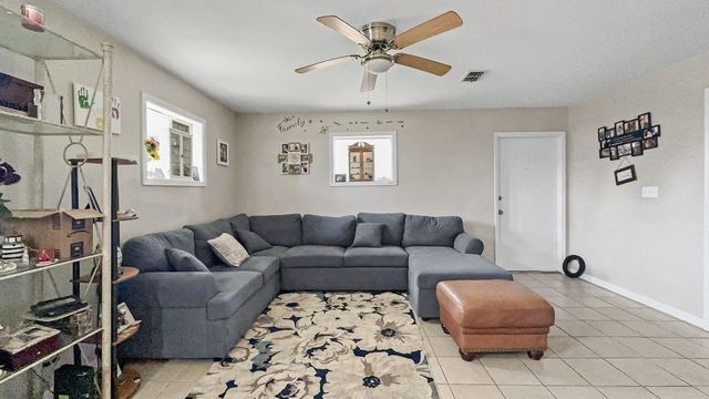 300 Cedar Bend, Crockett, TX 75835