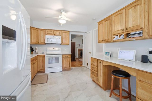 9009 LAKE BRADDOCK DR, Burke, VA 22015