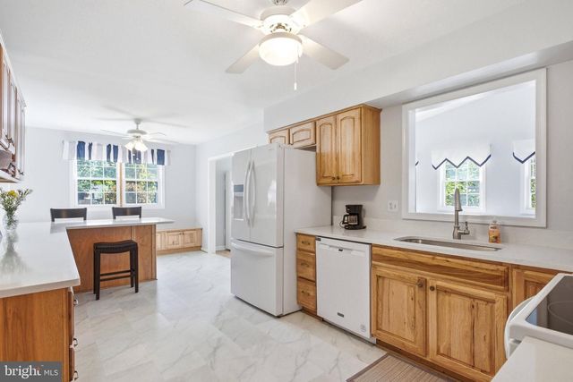 9009 LAKE BRADDOCK DR, Burke, VA 22015