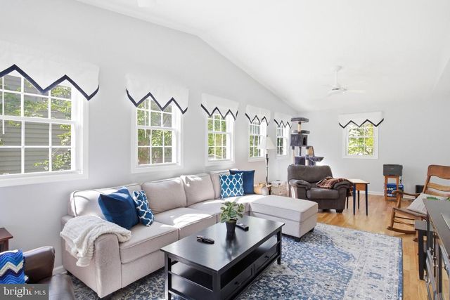 9009 LAKE BRADDOCK DR, Burke, VA 22015