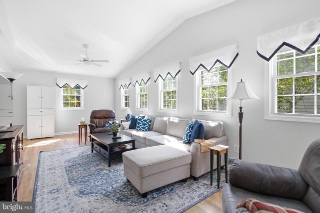 9009 LAKE BRADDOCK DR, Burke, VA 22015