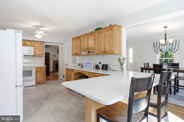 9009 LAKE BRADDOCK DR, Burke, VA 22015