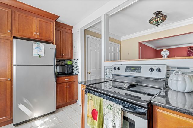 90 Strawberry Hill Avenue 3, Stamford, CT 06902