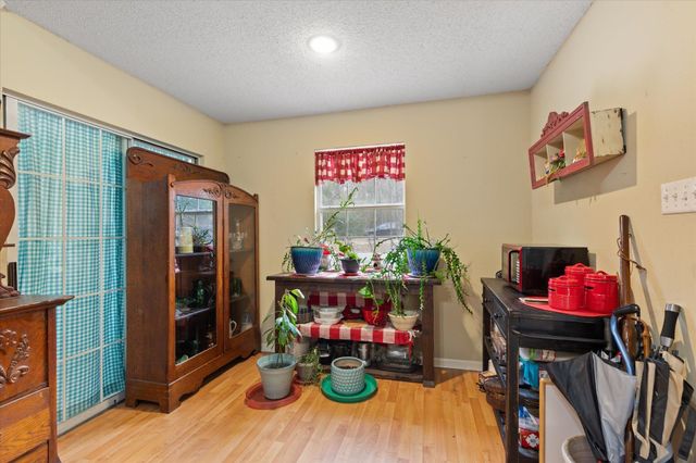 215 PEACHTREE LN, Holly Lake Ranch, TX 75765