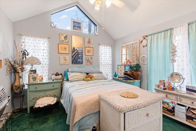 215 PEACHTREE LN, Holly Lake Ranch, TX 75765