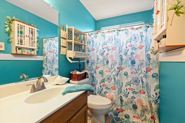 215 PEACHTREE LN, Holly Lake Ranch, TX 75765