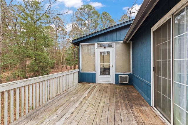 215 PEACHTREE LN, Holly Lake Ranch, TX 75765