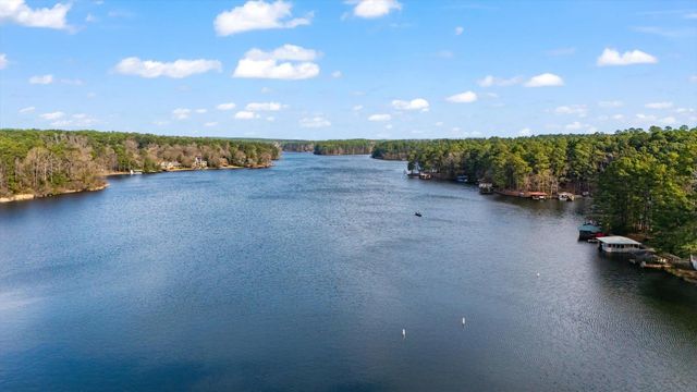 215 PEACHTREE LN, Holly Lake Ranch, TX 75765