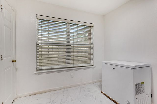 1417 Hamburg Street, Dallas, TX 75215