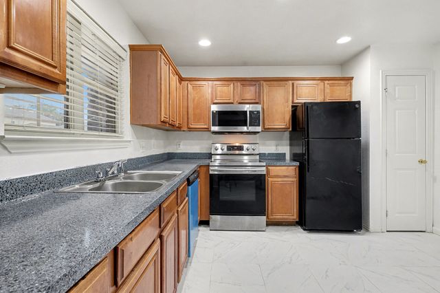 1417 Hamburg Street, Dallas, TX 75215