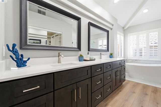 310 Sunset Dr, Danville, CA 94506
