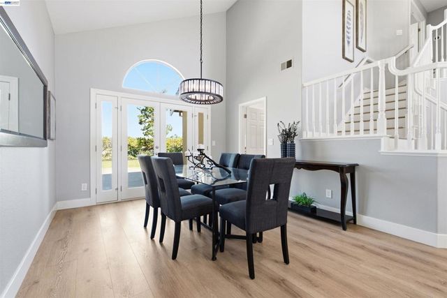310 Sunset Dr, Danville, CA 94506