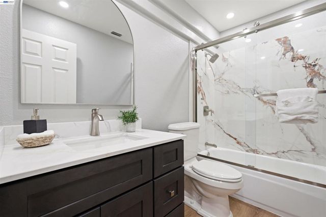 310 Sunset Dr, Danville, CA 94506