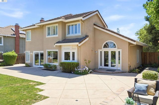310 Sunset Dr, Danville, CA 94506