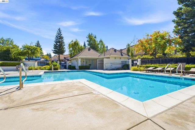 310 Sunset Dr, Danville, CA 94506