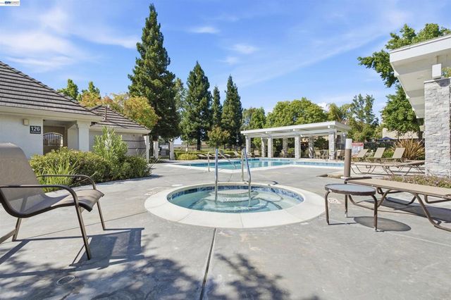 310 Sunset Dr, Danville, CA 94506