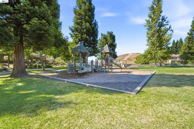 310 Sunset Dr, Danville, CA 94506