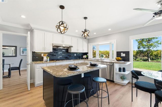 310 Sunset Dr, Danville, CA 94506