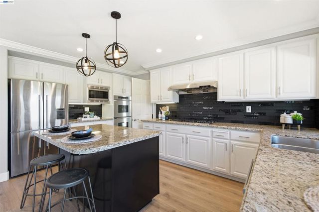 310 Sunset Dr, Danville, CA 94506