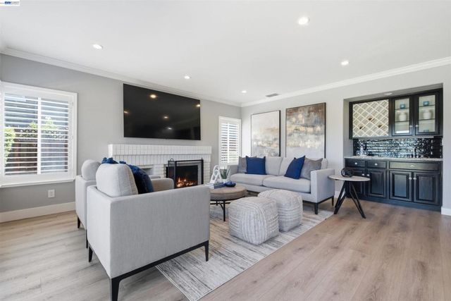 310 Sunset Dr, Danville, CA 94506
