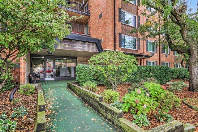 1107 S Old Wilke Road 201, Arlington Heights, IL 60005