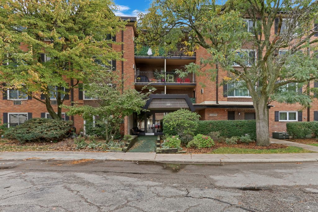1107 S Old Wilke Road 201, Arlington Heights, IL 60005