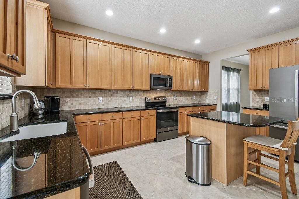 Image 11 of property listing at 14608 STONEBRIAR WAY, Orlando, FL 32826